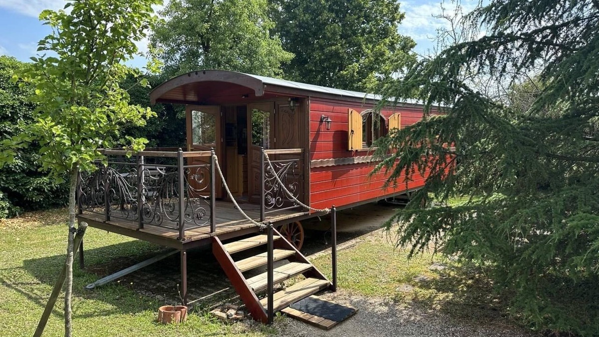 Bage-la-Ville House | Roulotte Romantic - Bage-dommartin