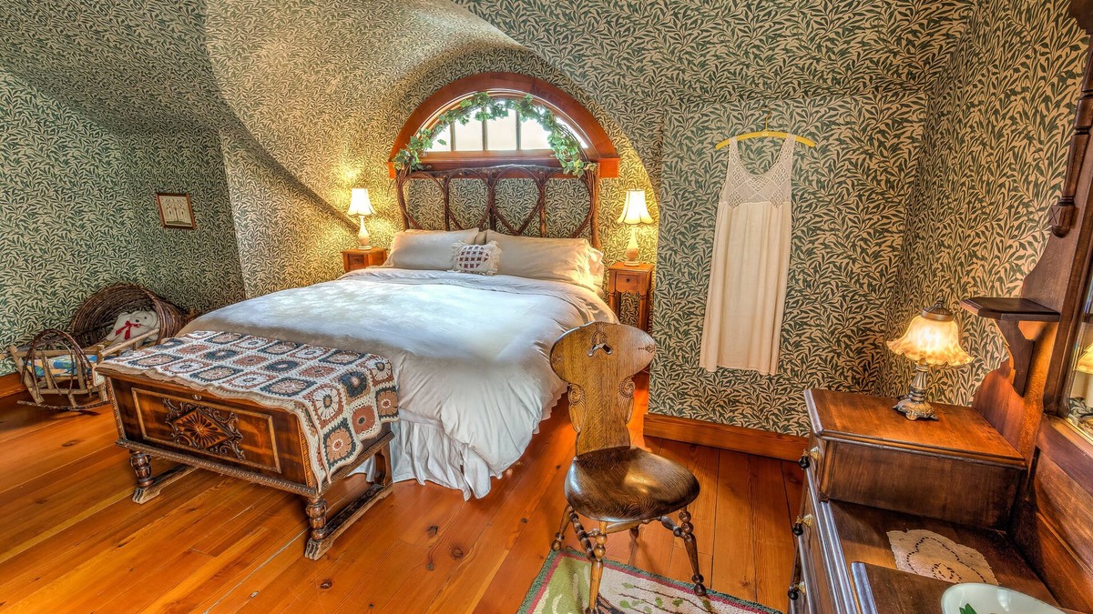 Red Wing Bed & Breakfast | Round Barn Farm B & B Event Center
