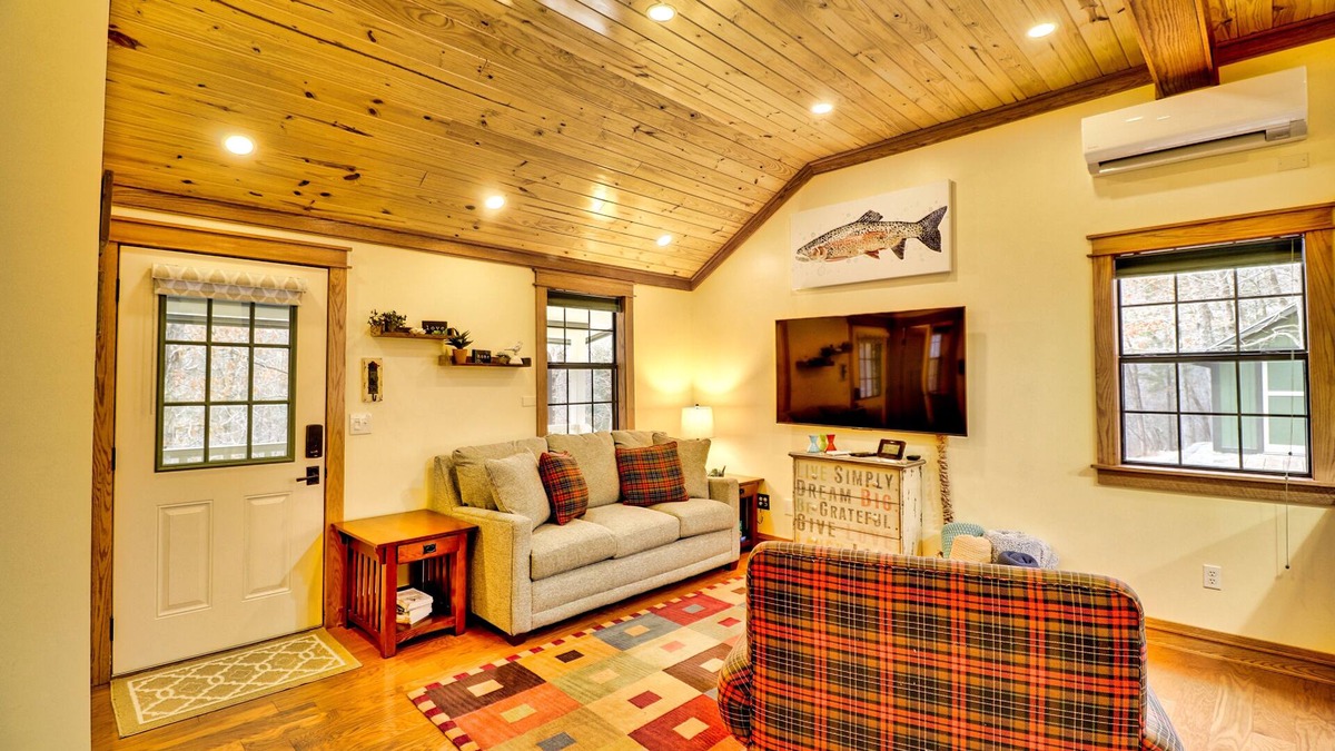 Mountain View Cabin | Round Bottom Roost. Quiet and secluded. Accessible to ALL the things.