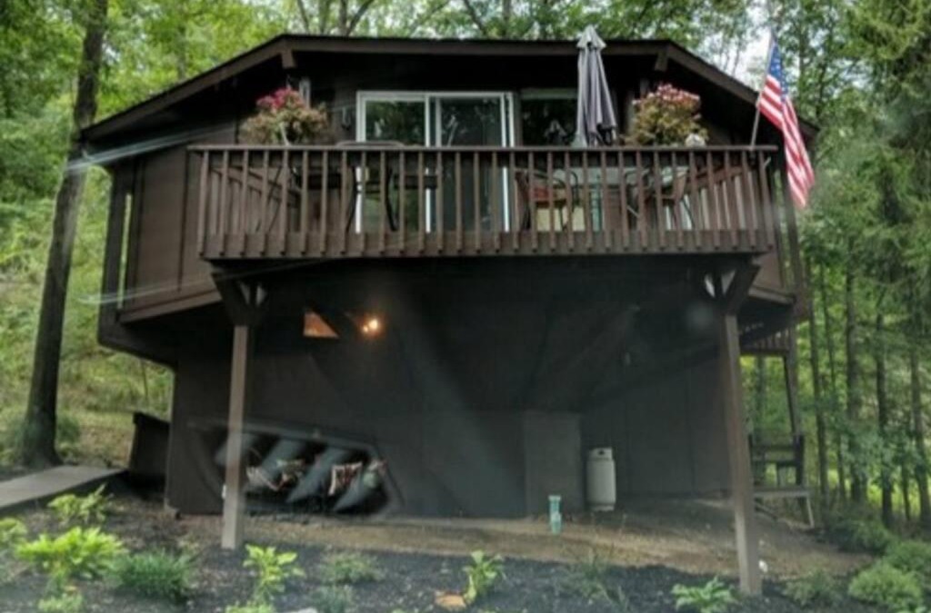 Bedford House | Round Cabin - 5 Min to Bedford PA - Deck - Hike- Golf