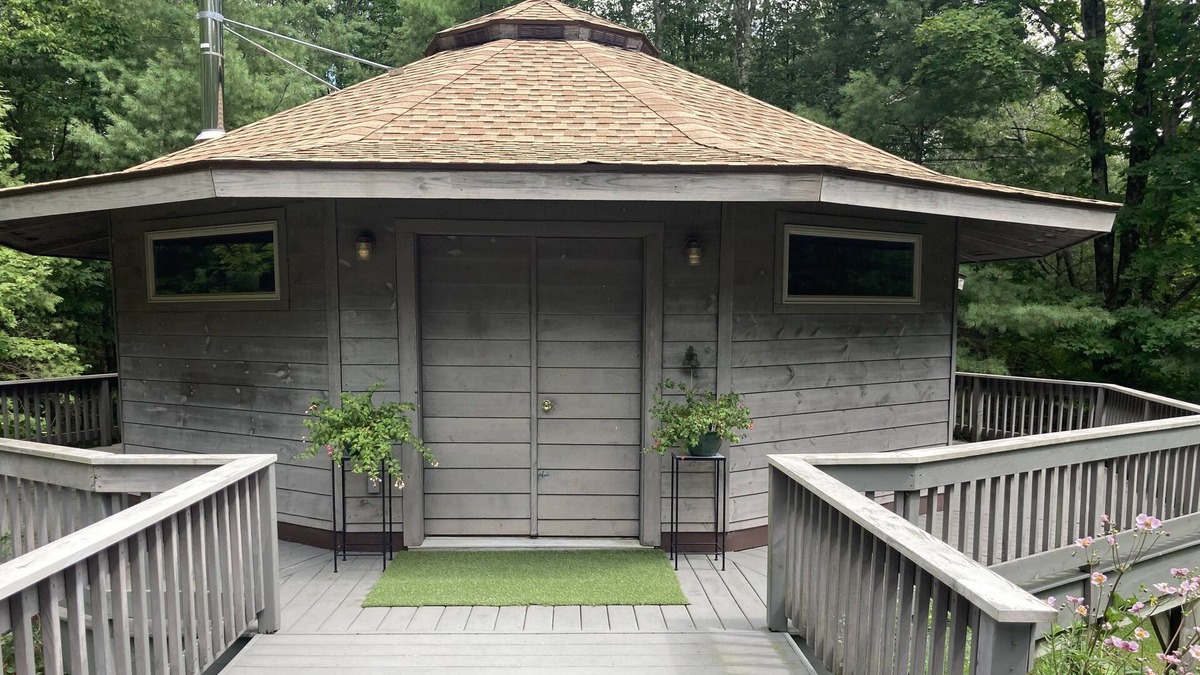 East Chatham Cottage | Round House