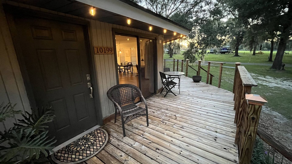 Summerfield Cottage | Round House with access to Little Lake Weir close to the Villages