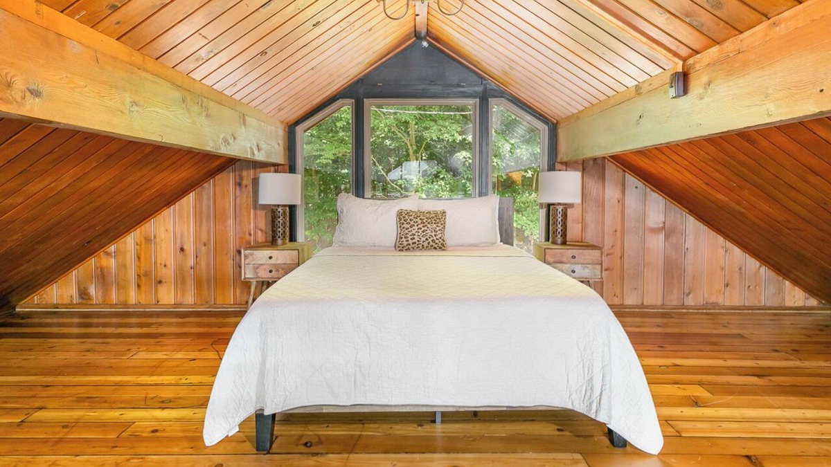 Farmerville Cabin | Round Rock Cabin-Rustic Charm for Family Gatherings