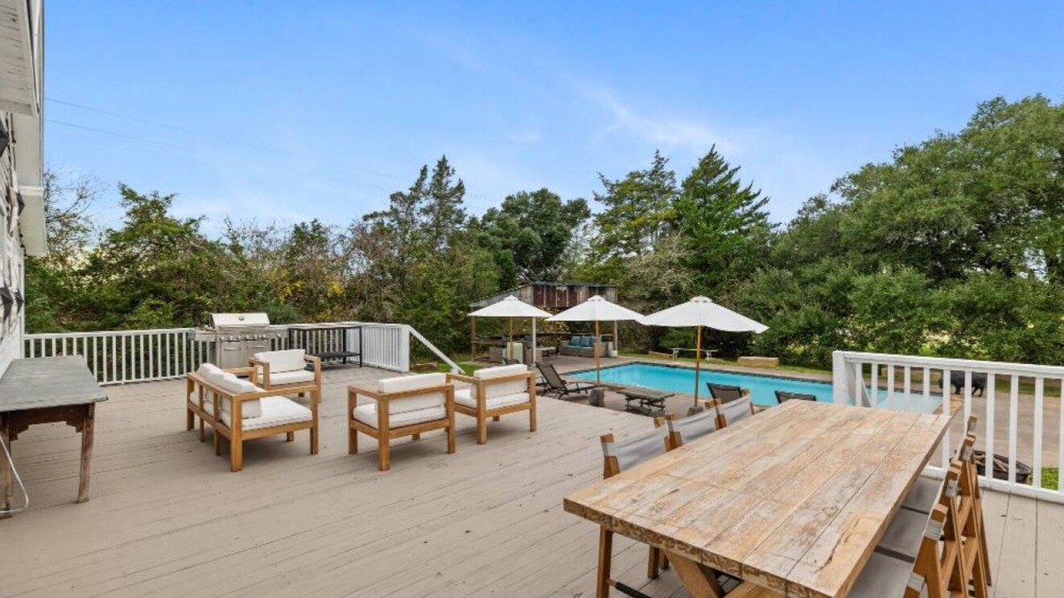 Warrenton House | Round Top charm w/POOL and outdoor dining
