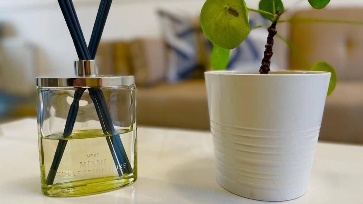 Roundhay House | Roundhay lounge modern space WITH SKY SPORTS, CINEMA AND FREE WIFI