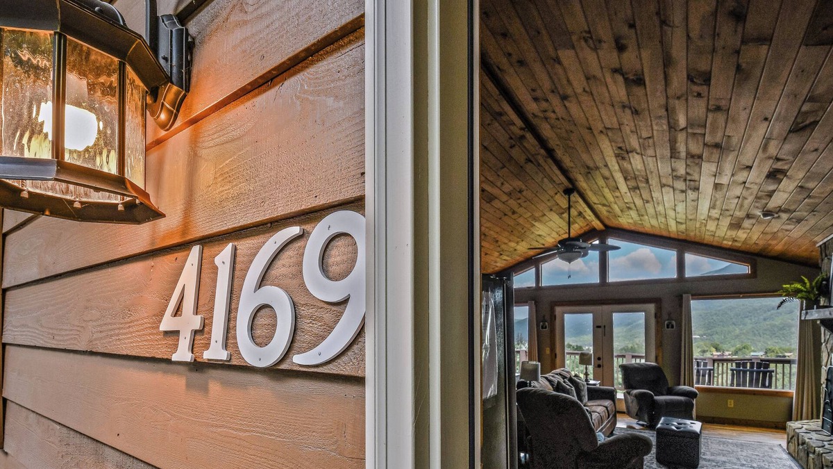 Wears Valley Cabin | Roundtop Mountain Ridge