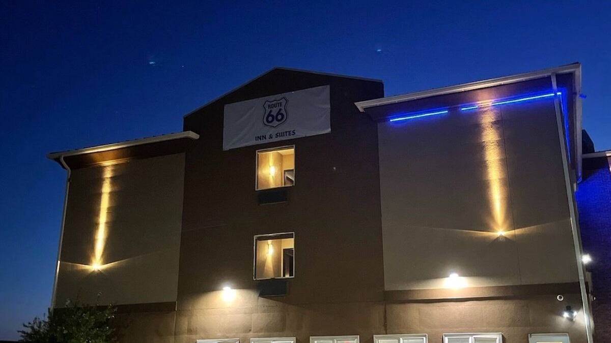 Miami Hotel | Route 66 lnn & Suites