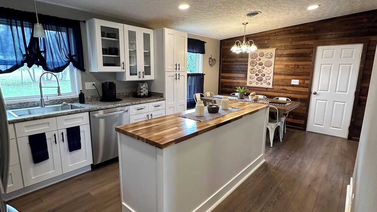 Shippenville House | Route 66 Rails to Trails home with Central AC and WIFI
