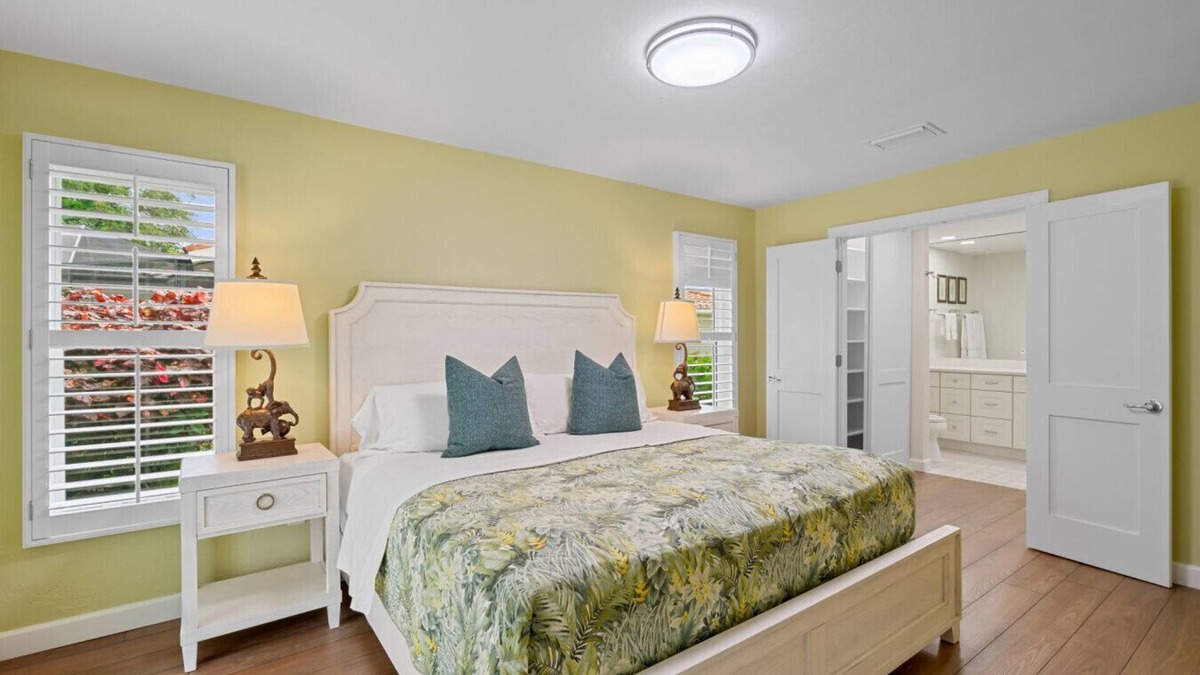 Kings Lake House | Rovigo Vacation Rental: Spacious Retreat with Panoramic Lake Views in Kings Lake. 4-BR, 4-Bathroom Home with Private Pool and just 3.4 Miles from the Vibrant 5th Ave and Naples Attractions!