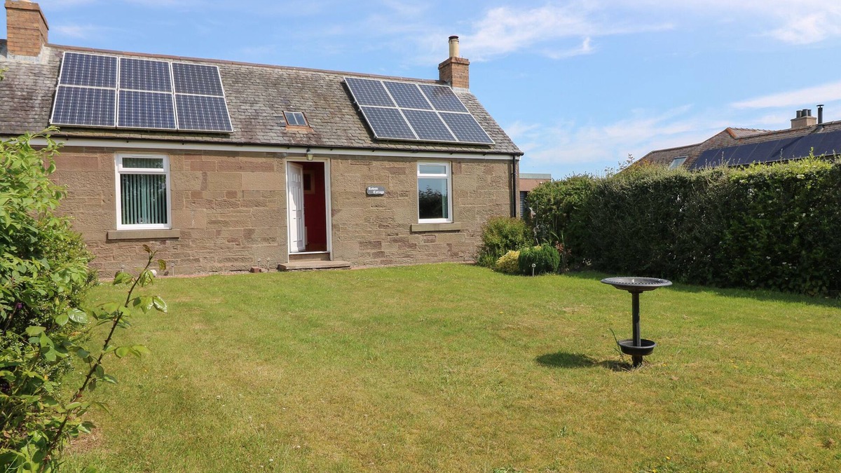 Letham Grange Cottage | ROWAN COTTAGE, pet friendly, country holiday cottage in Arbroath
