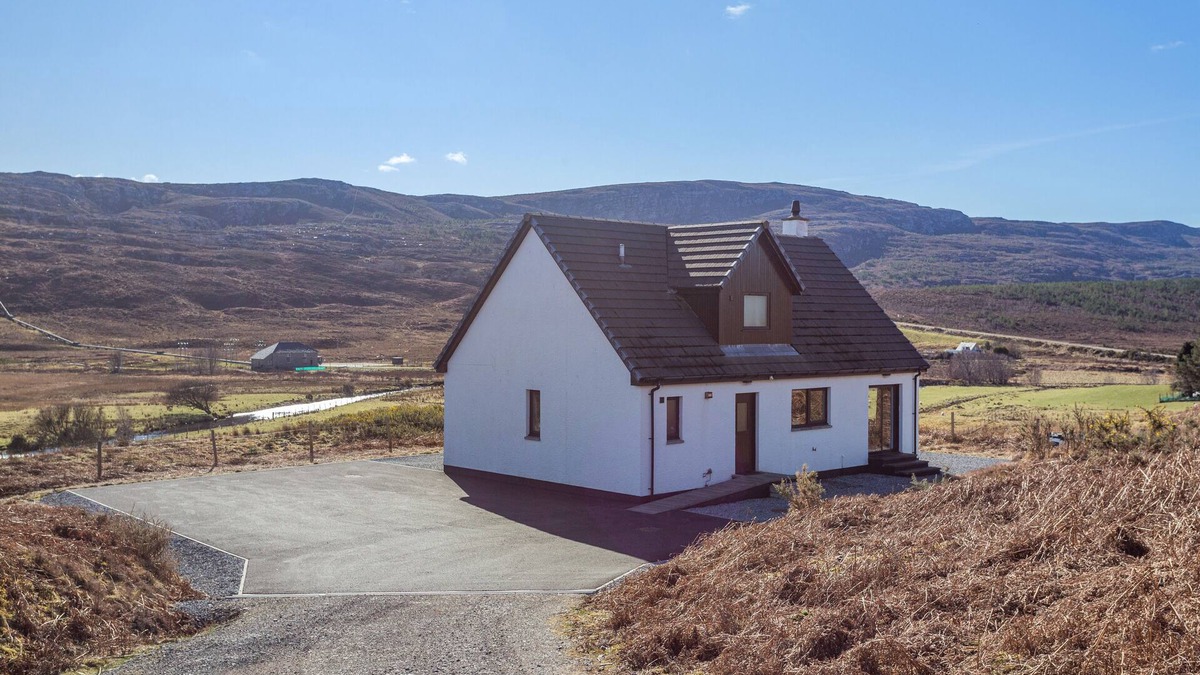 Ullapool House | Rowan Cottage - Three Bedroom House, Sleeps 6