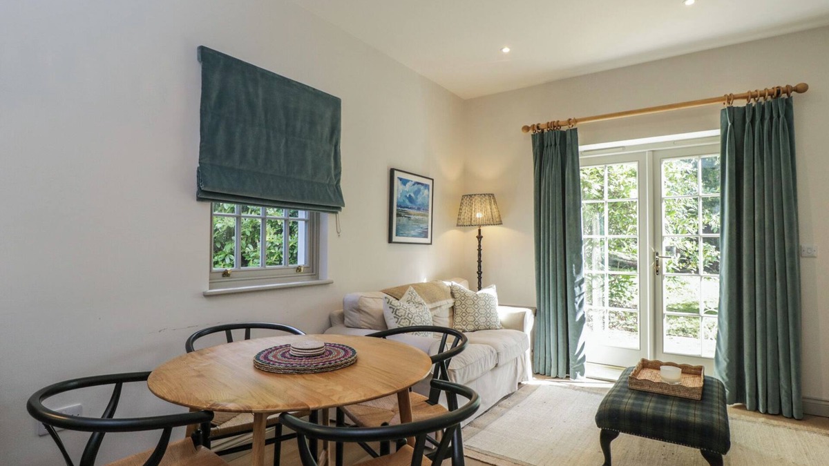 Elcot Cottage | ROWAN, pet friendly, with pool in Kintbury