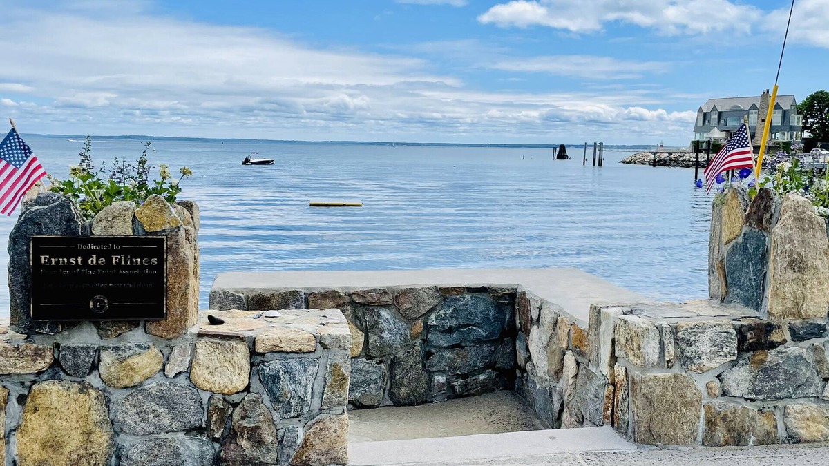 Rowayton House | Rowayton house steps away from the beach