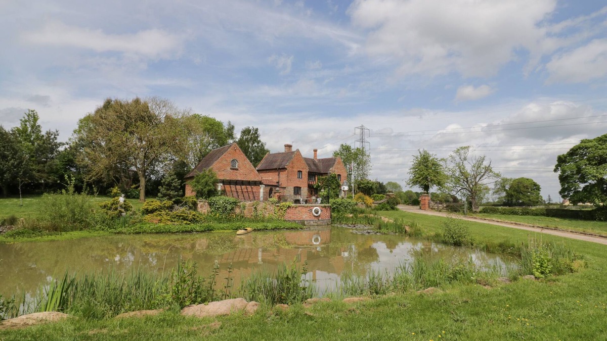 Newbold Coleorton House | ROWLANDS HOUSE, pet friendly, luxury holiday cottage in Coalville
