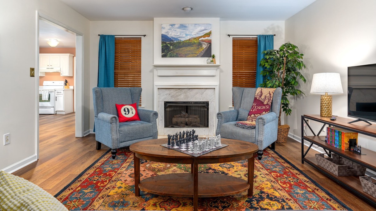 Alabaster House | Rowling House - Pet Friendly