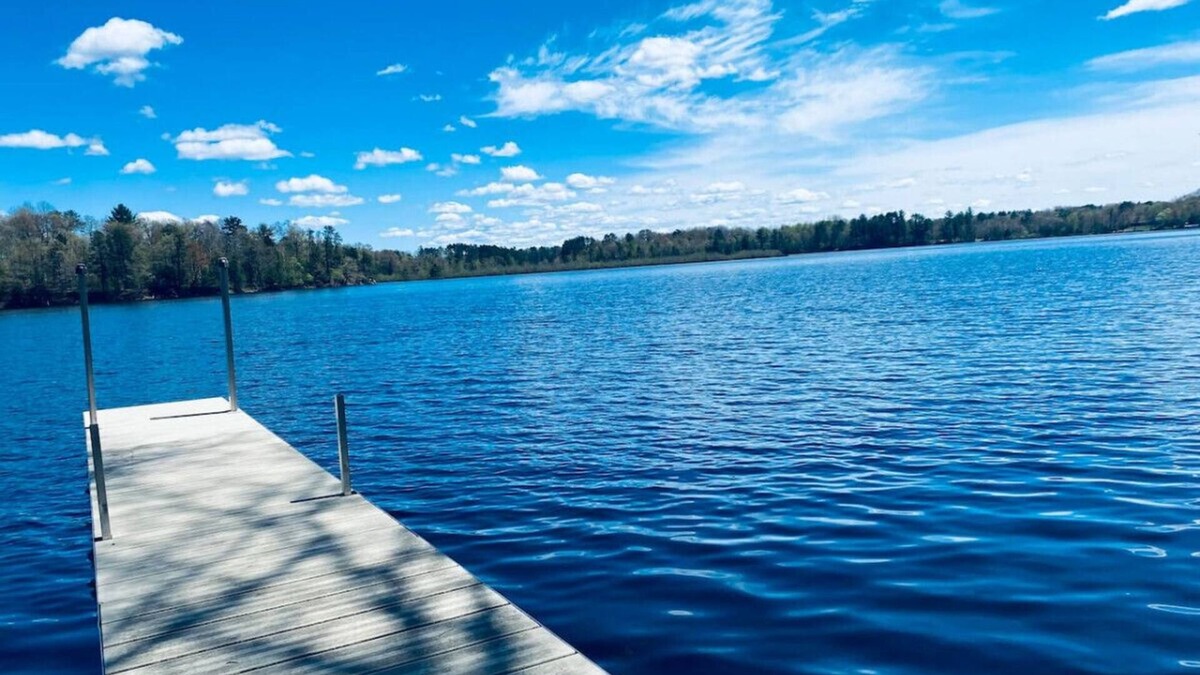 Tomahawk Cottage | Rowyn's Resort - Cute Lakeside Cabin