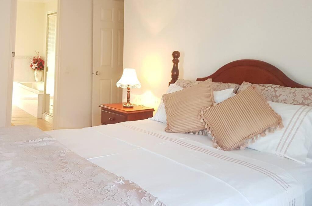 Roxburgh Park House | Roxy - A Spacious Cosy Getaway - Near Mel Airport