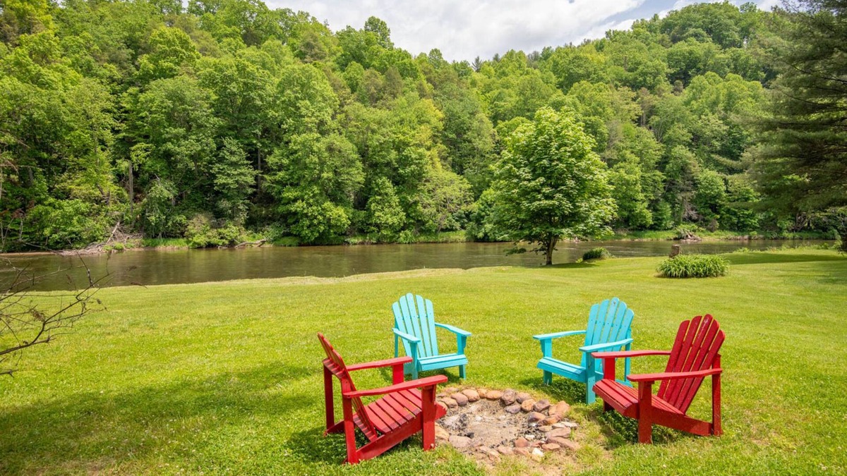 Crumpler Cottage | Roxy's Riverfront Playhouse on the New River - Fire Pit