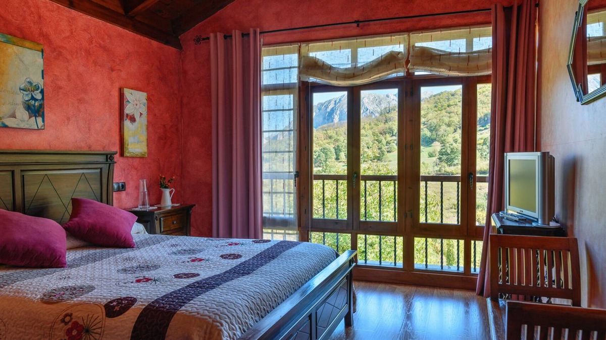 Campiello Cottage | Royal Balcony "King Pelayo" Bear Path