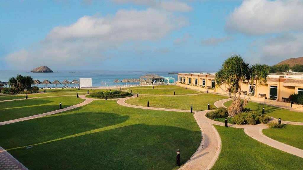 Al Kubus Resort | Royal Beach Hotel & Resort