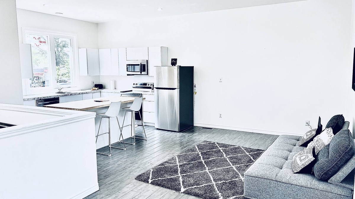 London House | Royal Castle Style Retreat to 4 Bedroom House in London Ontario