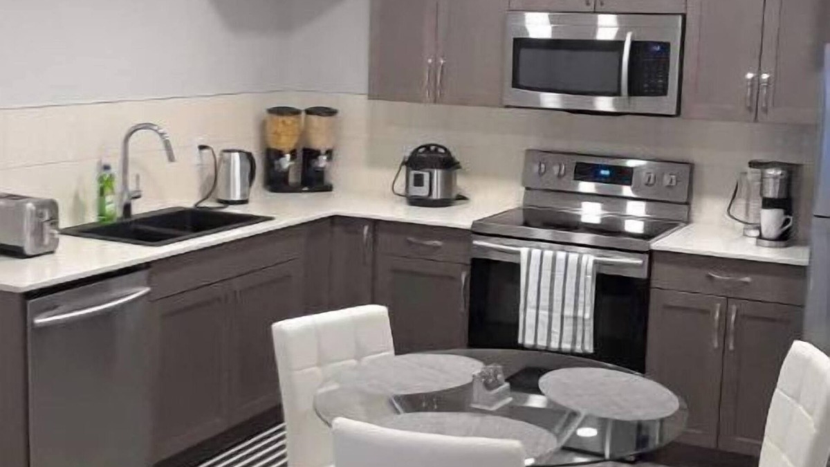 Northwest Edmonton House | Royal Castle Suites