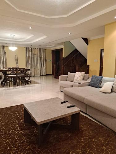 Jack's Hill Apartment | Royal Deluxe at dillsbury