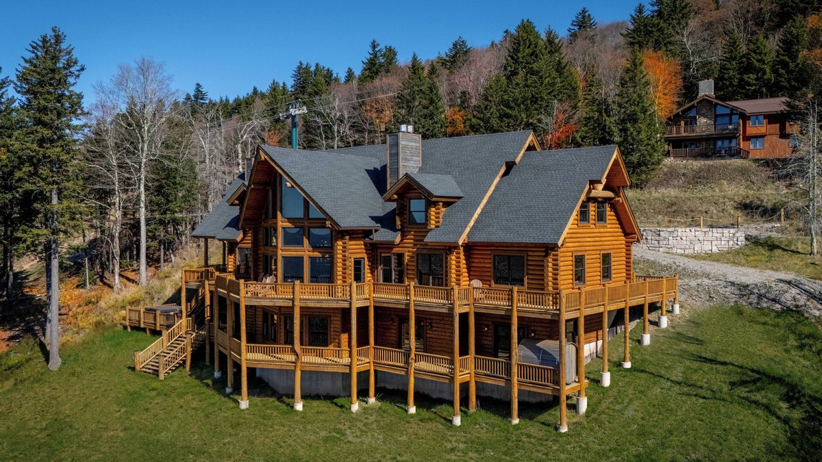 Snowshoe Cabin | Royal Explorer Lodge Ski-in/Ski-Out Slope-side! Snowshoe’s Premier Luxury Cabin