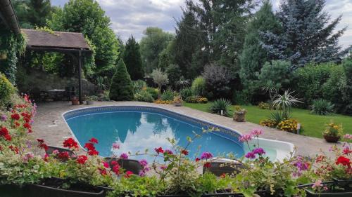 Stitary Apartment | ROYAL GARDEN APARTMENTS *