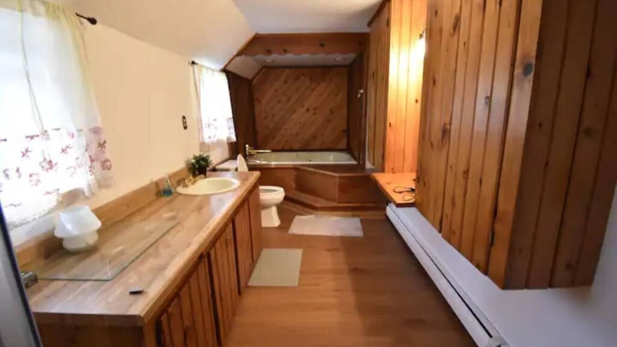 Mount Hope Cabin | Royal Garden Main Cabin