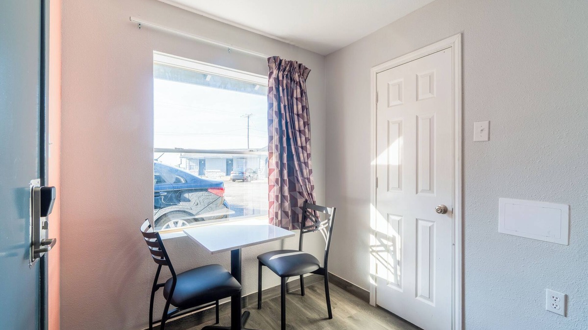 Stephenville Hotel | Royal Inn by OYO