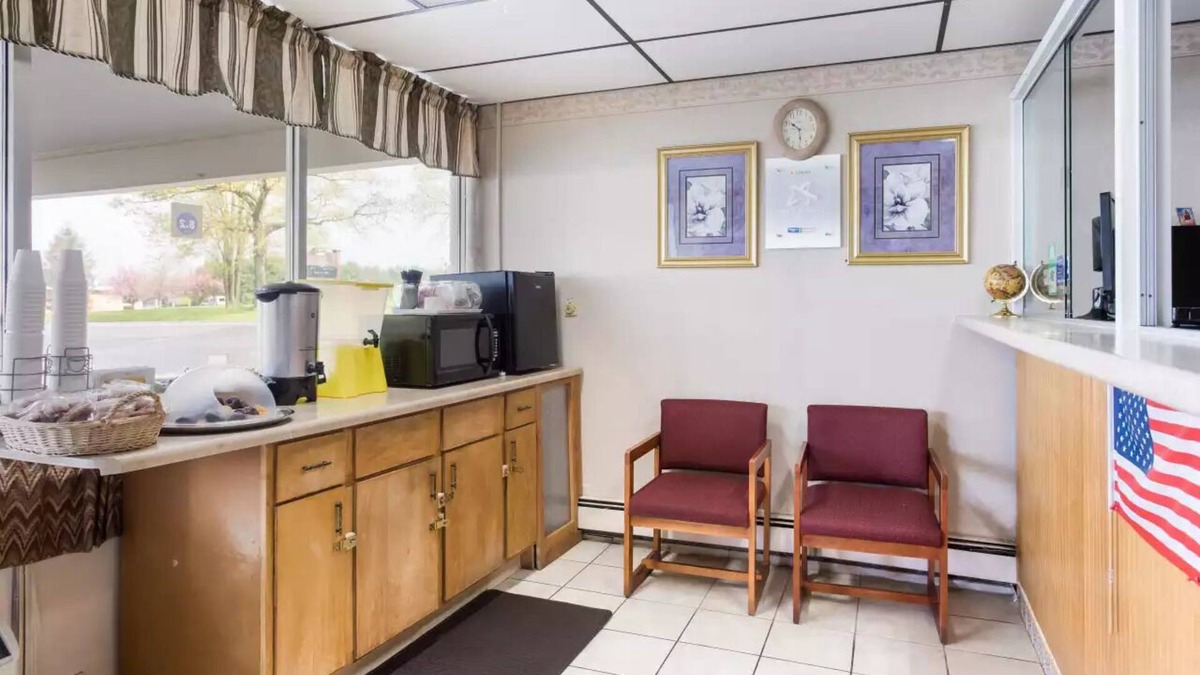 Clearfield Hotel | Royal Inn Clearfield