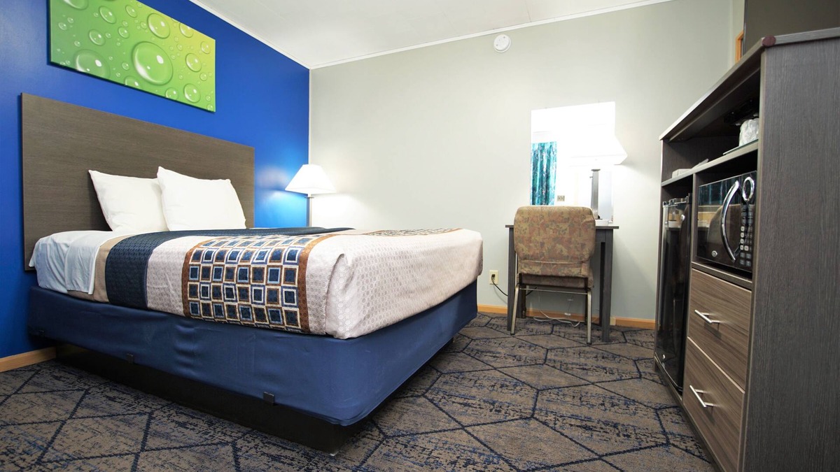 Hudson Hotel | Royal Inn - Hudson I-94