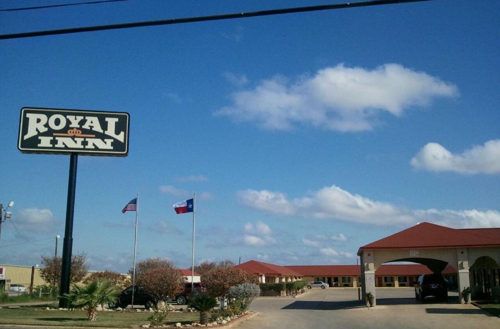 Pearsall Hotel | Royal Inn Pearsall