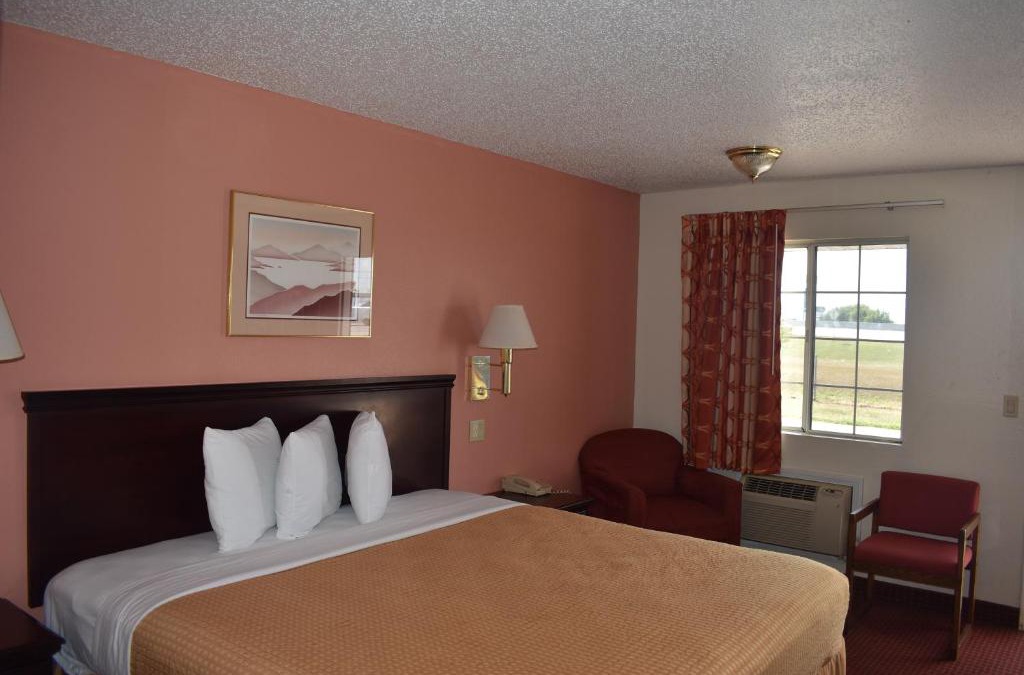 Bentonville - Fayetteville Hotel | Royal Inn