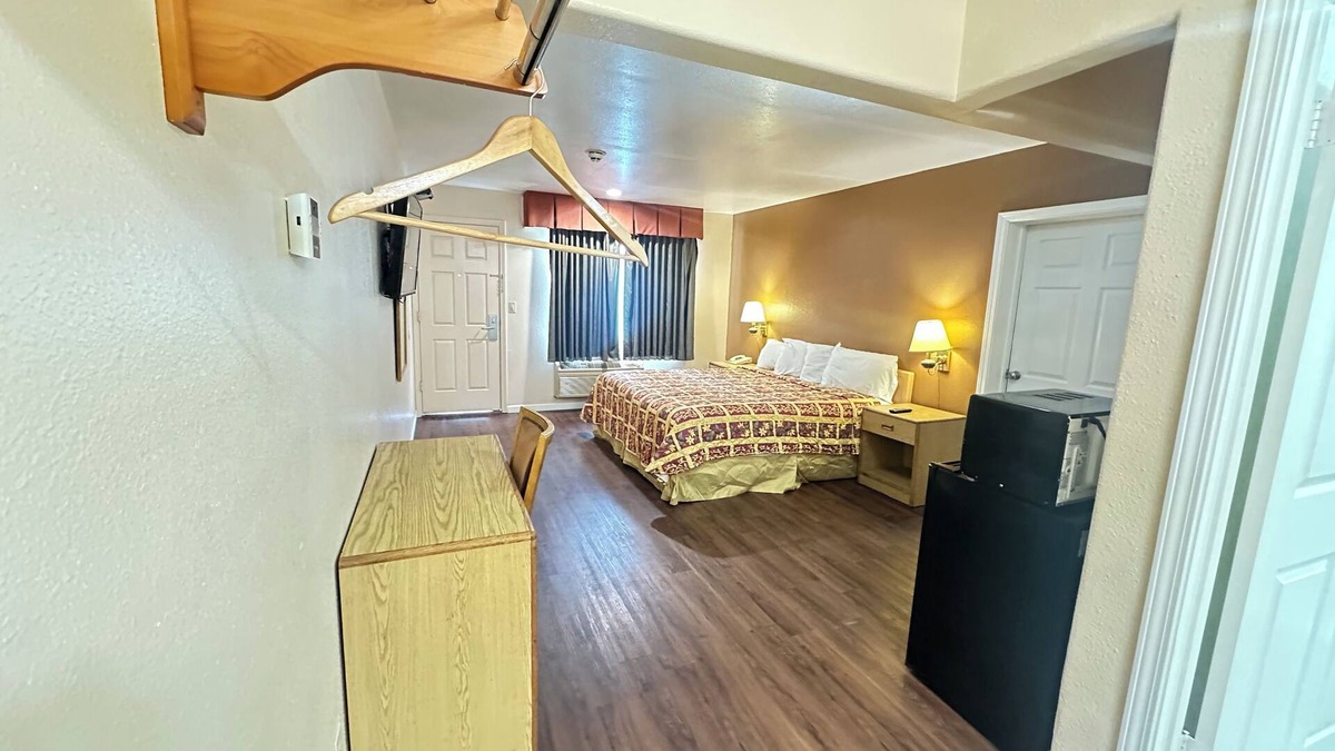 Watsonville Hotel | ROYAL INN