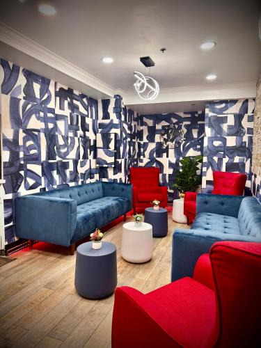 Cabbagetown South Hotel | Royal Oak Inn