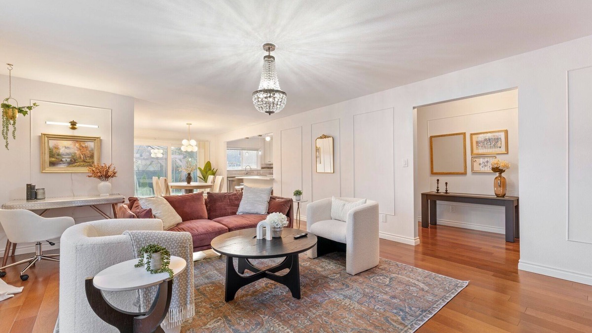 Vancouver House | Royal Oaks Retreat 1 Level 1310 SQFT 2Br2Ba Fenced Yard