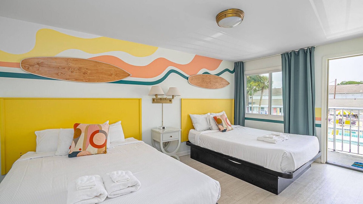 Savannah Beach Hotel | Royal Palms Motel