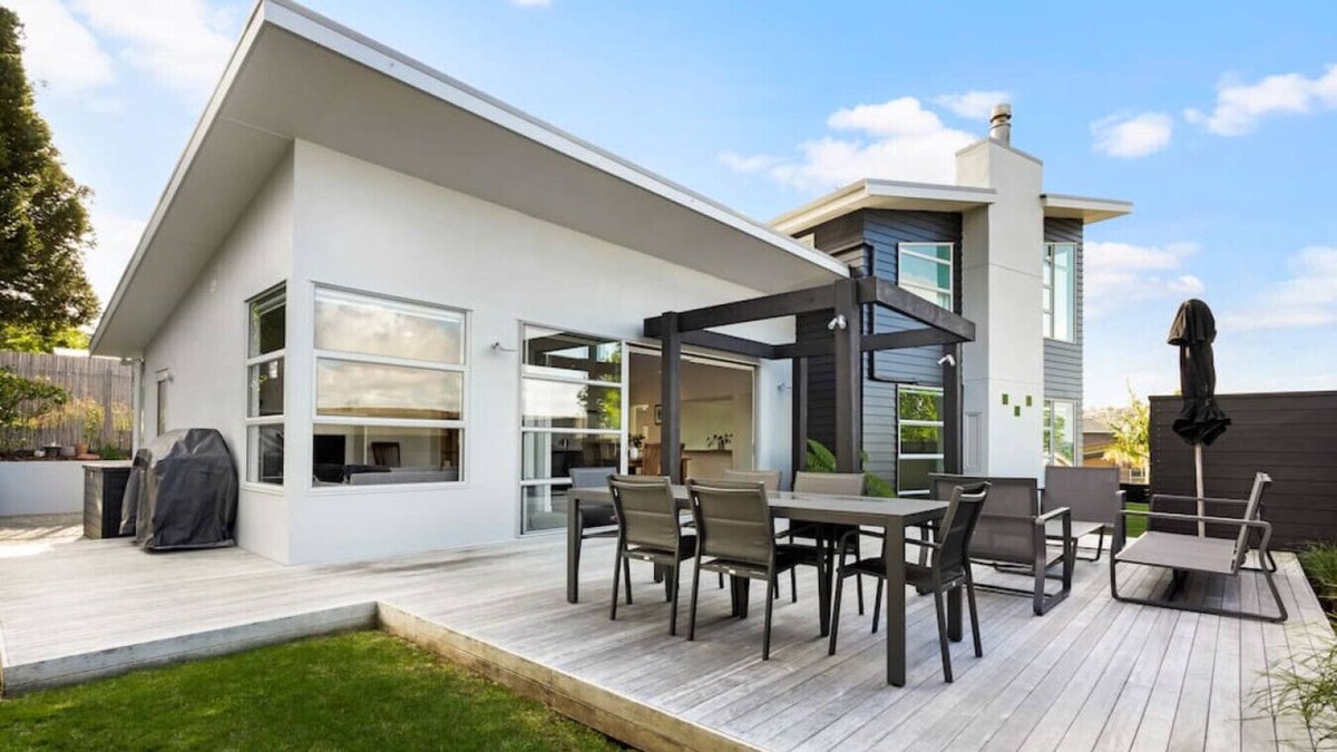 Massey House | Royal Ridge with seaview, deck and parking