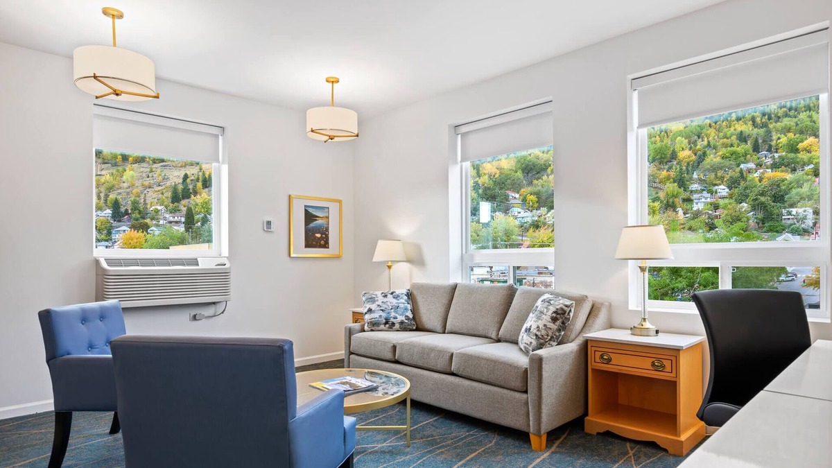 Trail Apartment | Royal Riverside Suite - 2 Kings with Queen Sofa bed and Kitchen