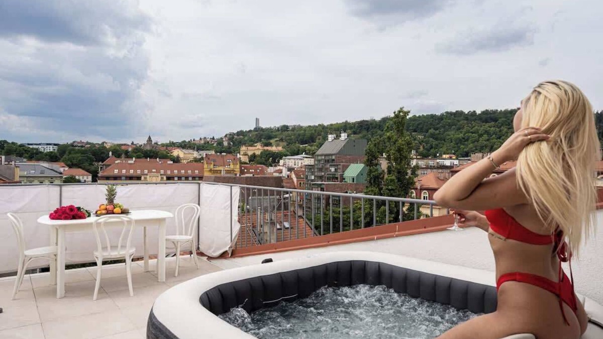 Smichov Apartment | Royal Skyline Residence