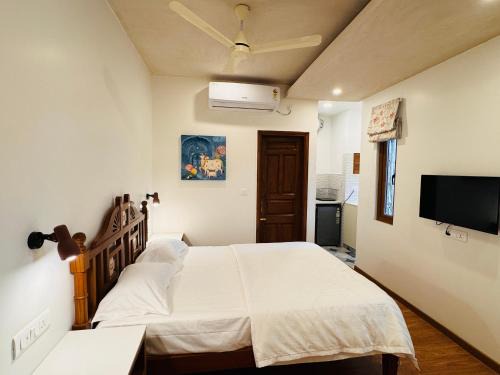 Hauz Khas Village Bed & Breakfast | Royal Suite 27