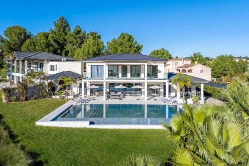Plaissan Bed & Breakfast | Royal Tiki Lodges - Maison d'hôtes avec piscine chauffée - Chambres ou Villa entière - Villa SCL