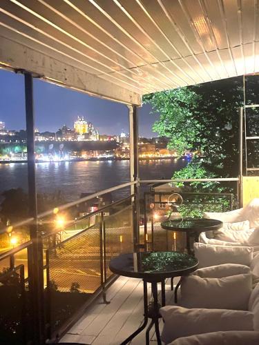 Desjardins Apartment | Royal View Frontenac Balconies 6 bedrooms 15 guests