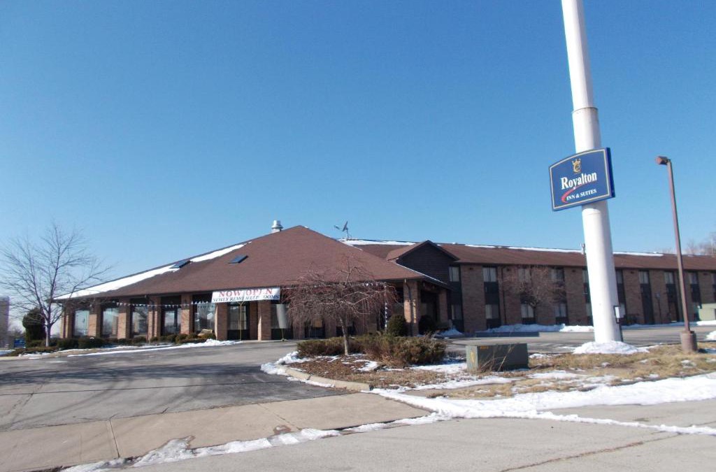 Wilmington Hotel | Royalton Inn and Suites, Wilmington,Ohio