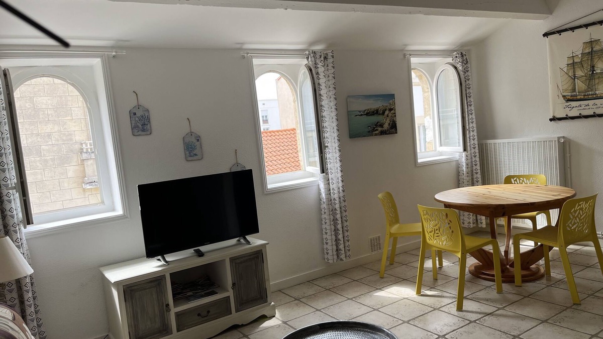 Pontaillac Apartment | ROYAN PONTAILLAC 30m from the beach, 2nd floor villa, 70m2
