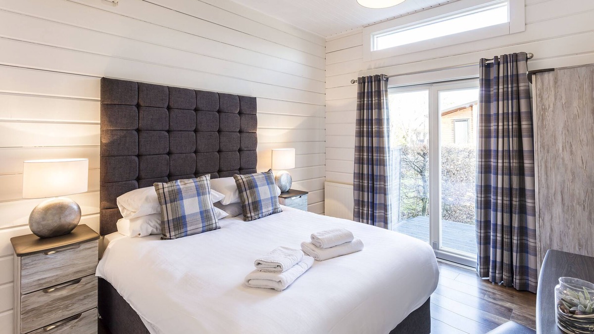 Harlow Cabin | Roydon Marina Village
