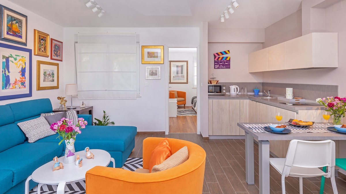 Rozat Apartment | RozART apartment- 15 min by car from Old Town in quiet area ideal for walking