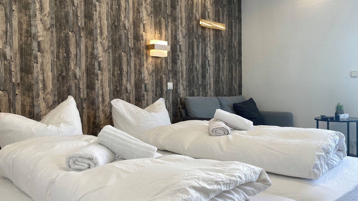 Magdeburg Apartment | RR | Charming Apartment - Balcony - WIFI - Kitchen